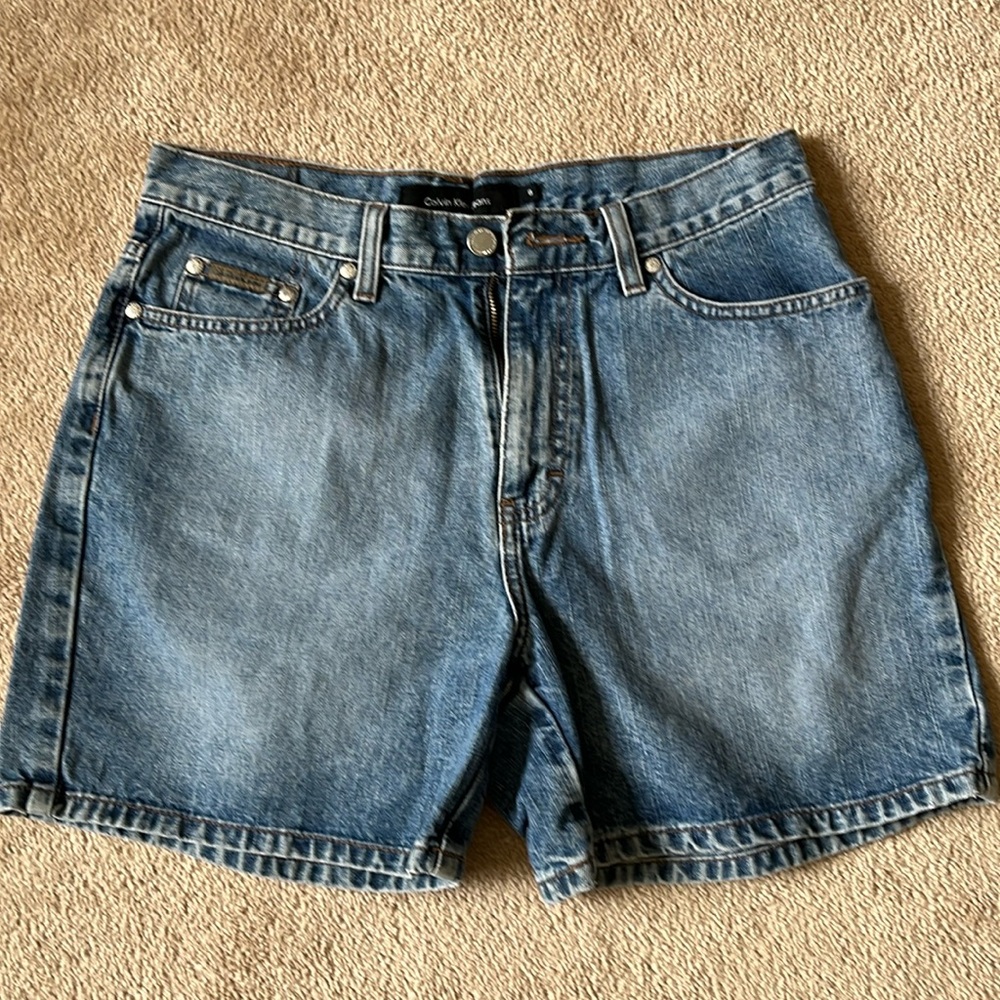 Like new ladies Calvin Klein distressed bluejeans shorts sz.8!Pool,shopping,etc.
